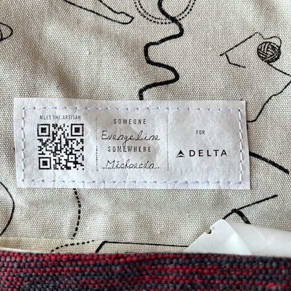 Someone Somewhere Toiletry/Cosmetic Bag from
Delta Airlines - Picture 5 of 5